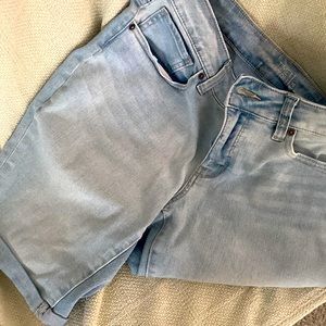 $12 Sz10 Jeans shorts-Time & Tru-69%Cotton/25%Poly/3%Rayon/3% Spandex 9”Inseam